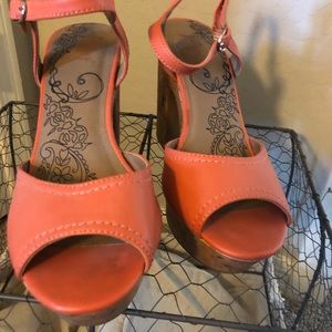Brand new fun orange sandal/heel